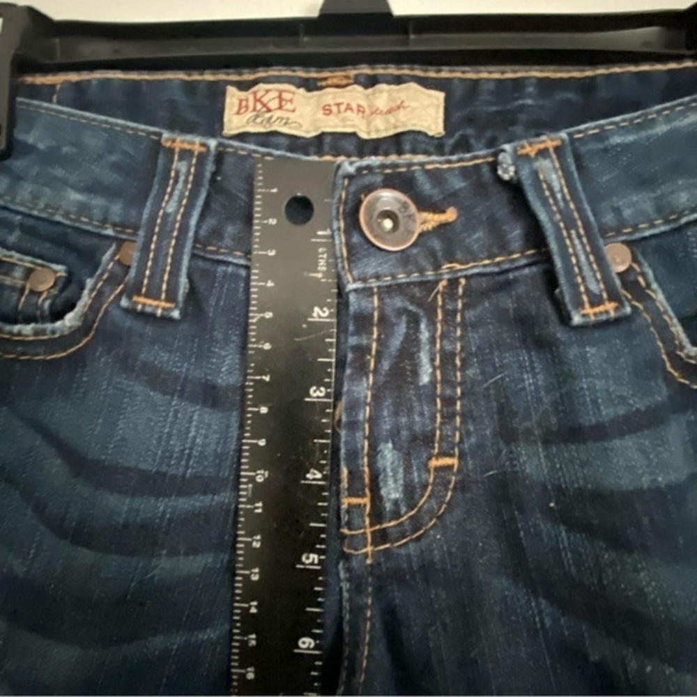 BKE Capris Shorts Women’s 26 Dark Wash Denim Rolled Cuffs Star Stretch - Picture 6 of 16